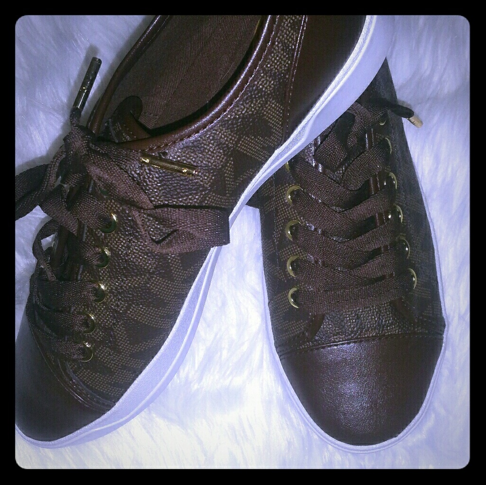 ♡♡♡Mk sneaker. Brand new without tag